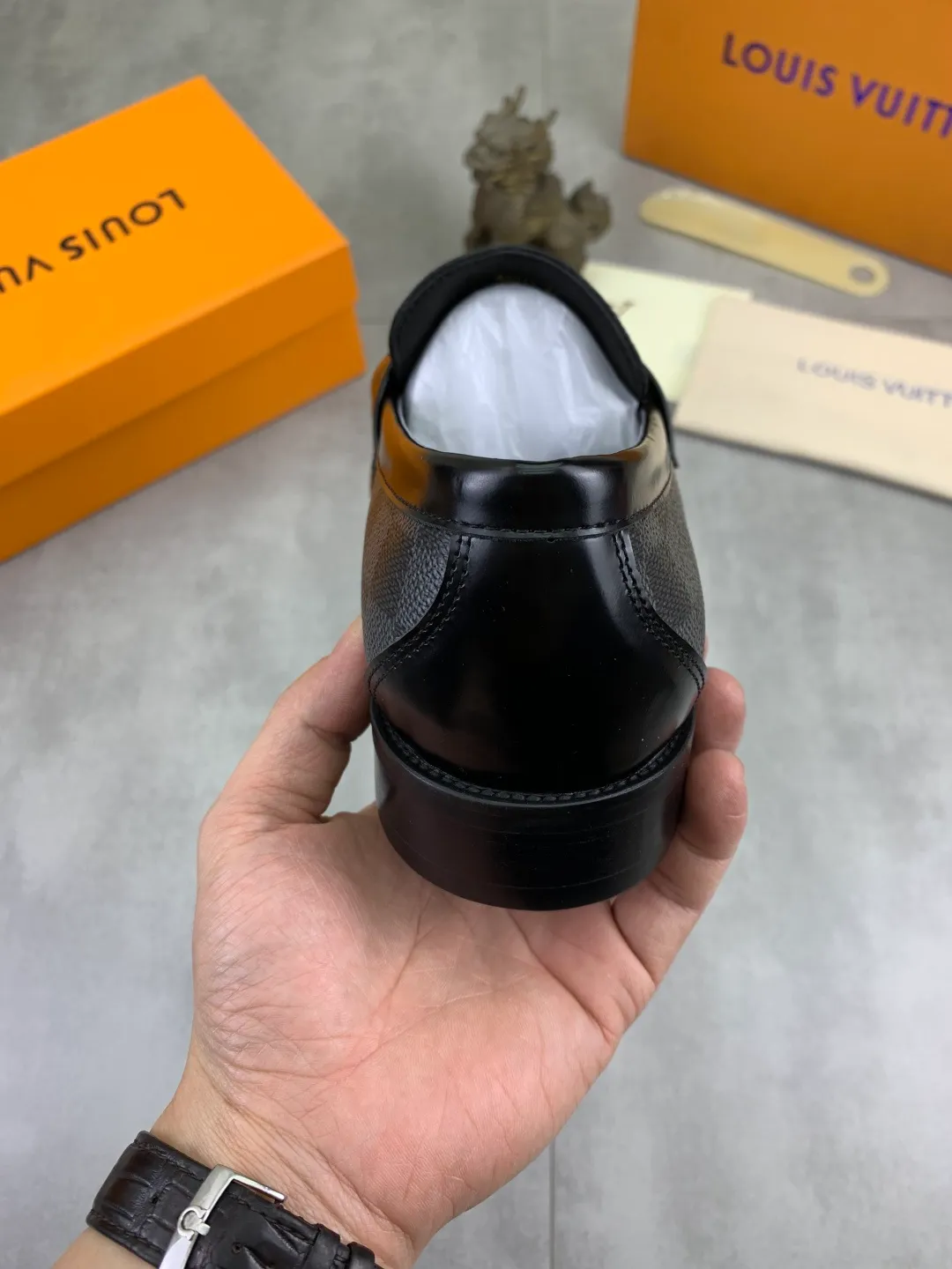 Men's men's shoes 💰P520 New style 💶[LOUIS VUITTON] Water-dyed Niuli Original order New style 🍀LV Louis Vuitton *——Top version of LV classic leather shoes! Made of imported original calfskin, original leather side strips and wear-resistant high-end rubber outsole! High quality products! Color: Black optional Size: 39-44 (45 customized)